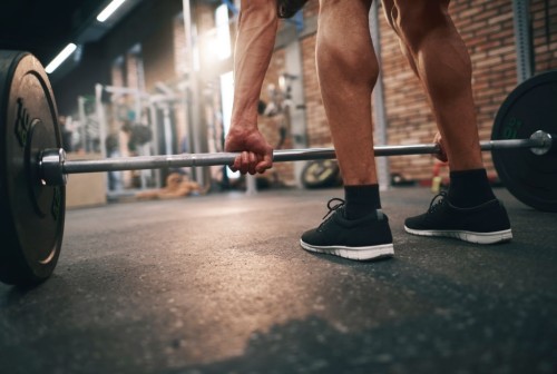 deadlifting in weightlifting shoes